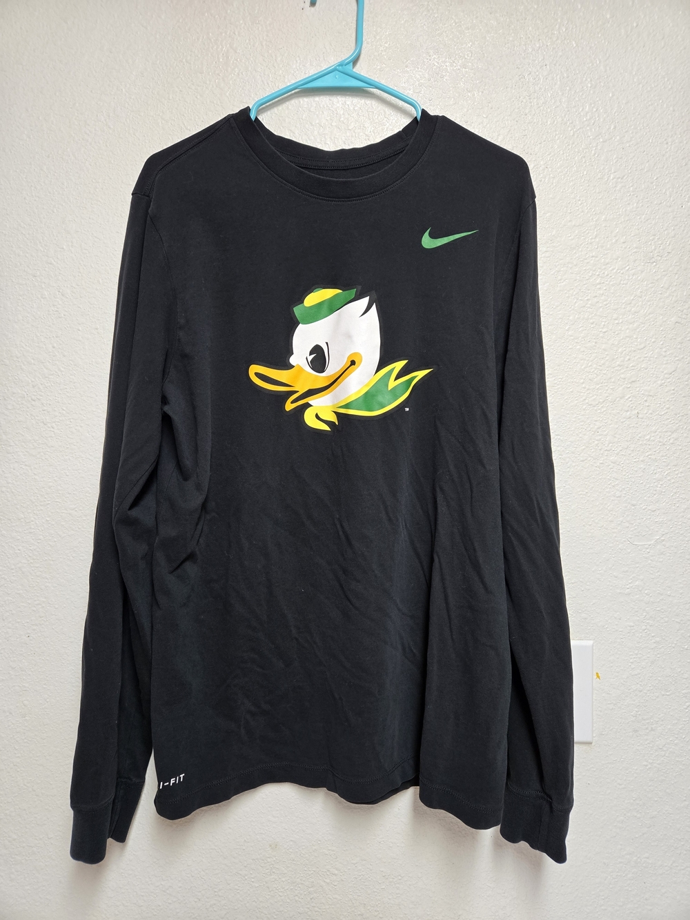 Nike Dri Fit Graphic Oregon Ducks Long Sleeve Shirt Men’s Size L Athletic Fit